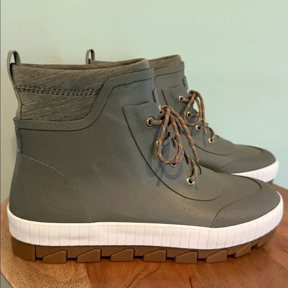 Sperry Torrent Chelsea style slip on rain boot 🤍 - Picture 5 of 7